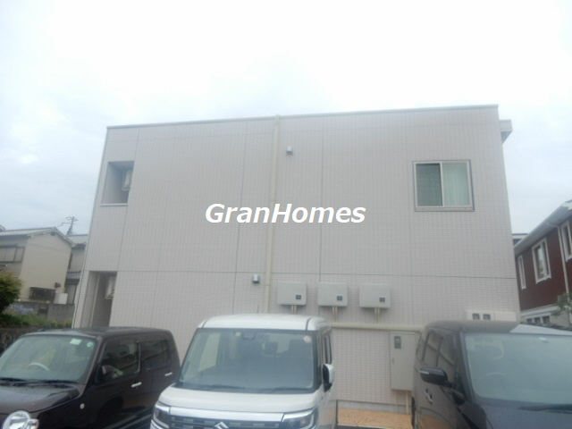 明石市魚住町清水のアパートの外観