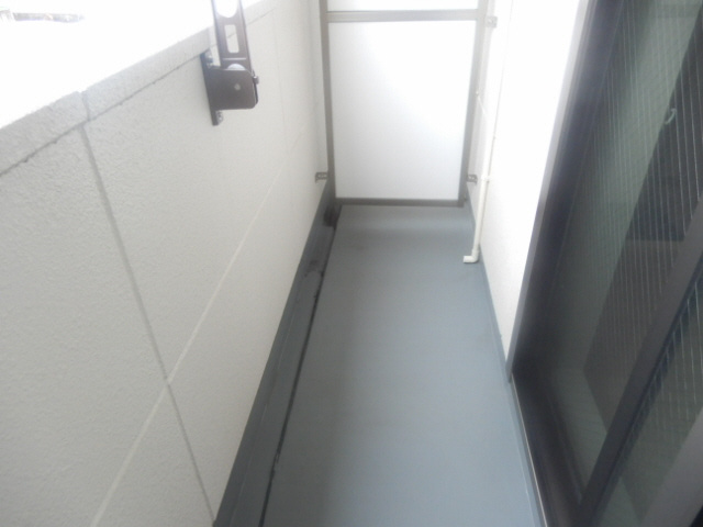 明石市魚住町清水のアパートのバルコニー