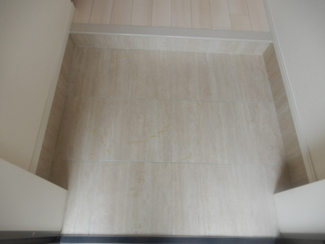 明石市魚住町清水のアパートの玄関