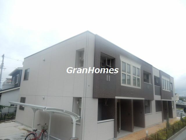 明石市魚住町清水のアパートの外観