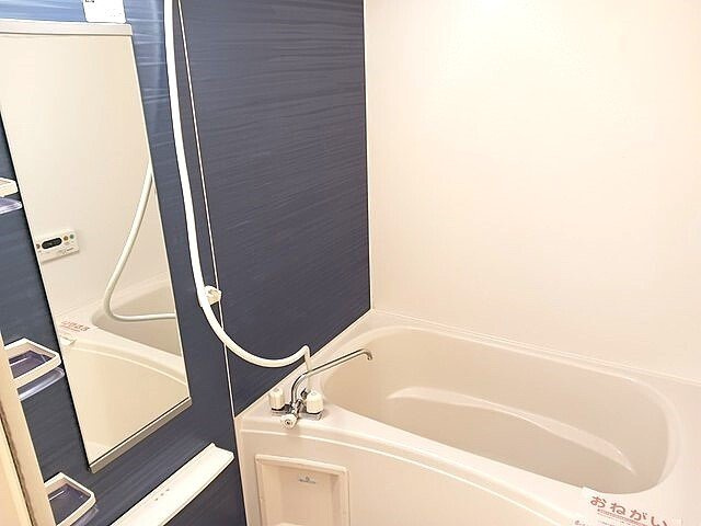 ボヌールエスパスⅡ番館の浴室|日々の疲れを癒すお風呂付です