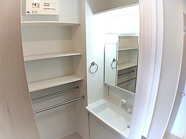 レジデンス唐津　Ⅰの洗面所|スペースが確保できる洗面所です