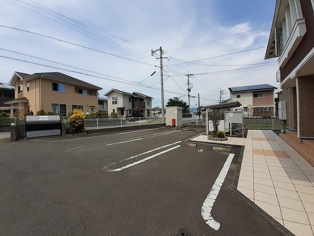 グッドラックフィールド１番館の駐車場|駐車場です