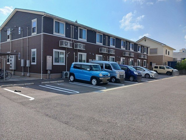 サンライズ　Ｂの駐車場|駐車場に車を止められます