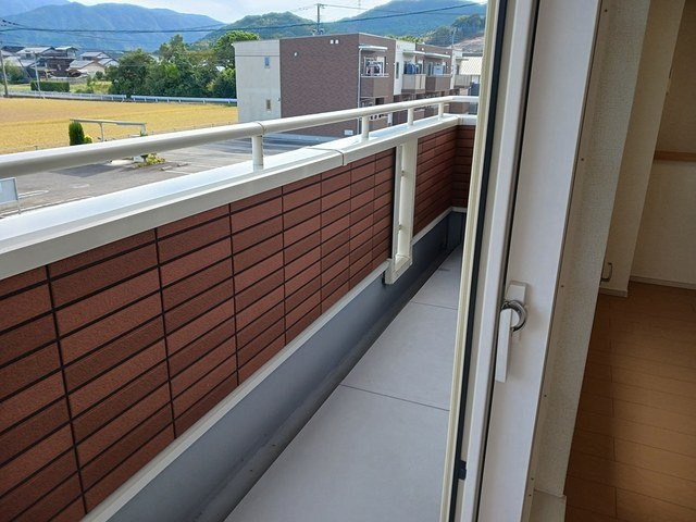 ローレルのバルコニー|開放的で明るい空間を演出してくれるバルコニーです