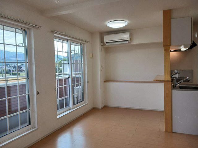 ローレルの居間・リビング|ゆったりとした居間です