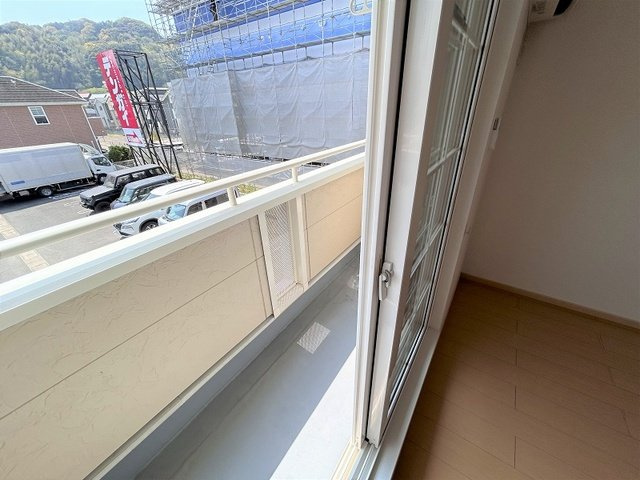 コットン　アベニュー　Ｂのバルコニー|暖かな日差しのふりそそぐバルコニー