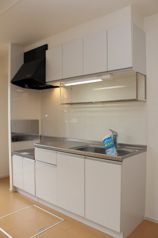 ナチュラル　フラットのキッチン|コンパクトなキッチンで掃除もラクラク