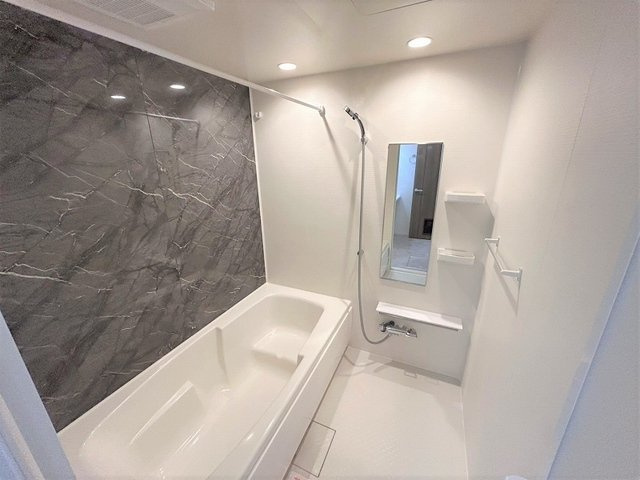 ヴィラ・バガス　Ⅰの浴室|落ち着いた空間のお風呂です