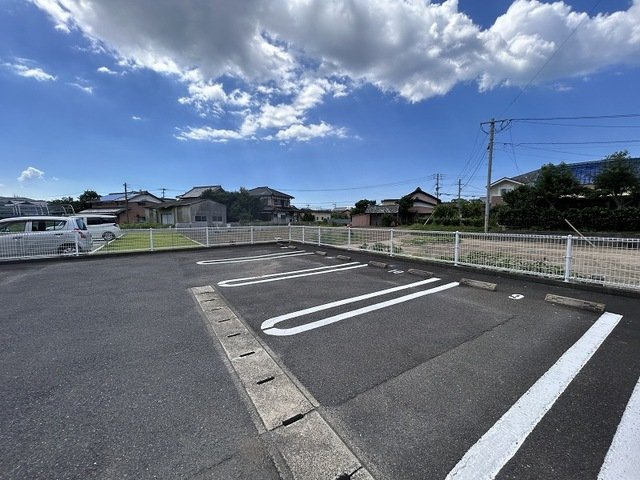 コモドポストの駐車場|車をお持ちの方に嬉しい駐車場付きの物件です