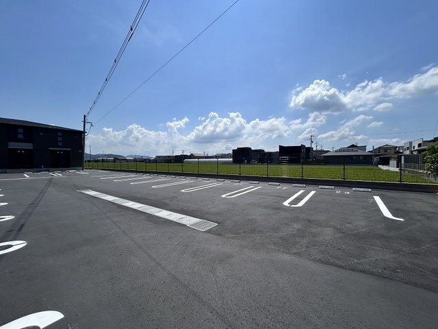 ウィンズ・ウエスト　Ⅰの駐車場|駐車場に車を止められます