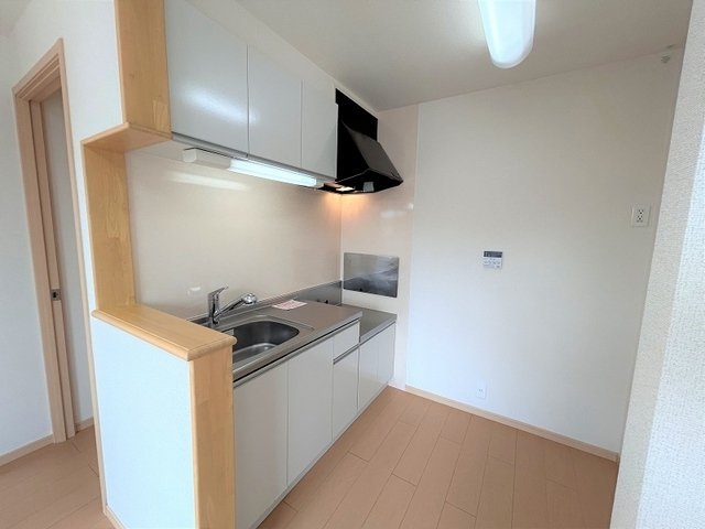 ジュネス原１番館のキッチン|コンパクトなキッチンで掃除もラクラク