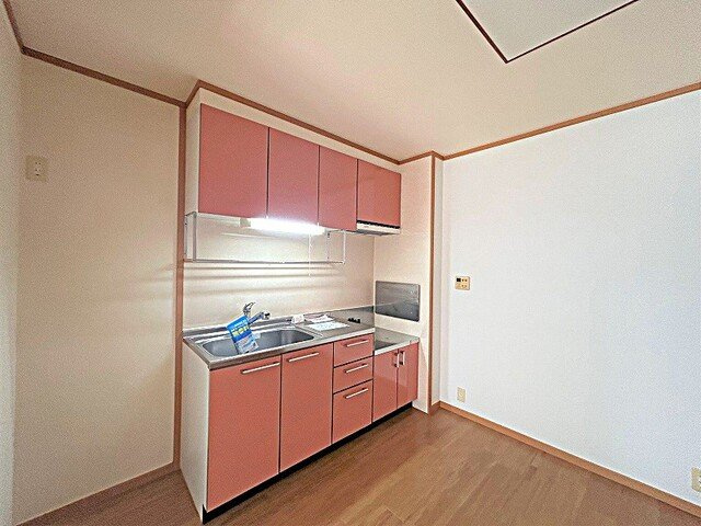 キャトルセゾンＡのキッチン|コンパクトなキッチンで掃除もラクラク