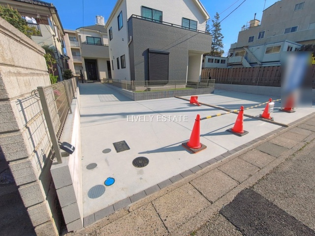 草加市稲荷4丁目 新築分譲住宅 全2棟 A号棟の駐車場