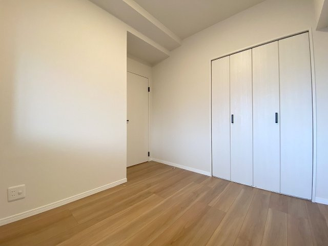 サンライフ吉川　の洋室|クローゼット付きの洋室4.2帖