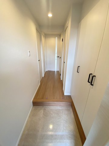 サンライフ吉川　の玄関|玄関から見た室内写真です