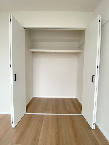 サンライフ吉川　の収納|大切な衣類をたっぷり収納できるクローゼット付き
