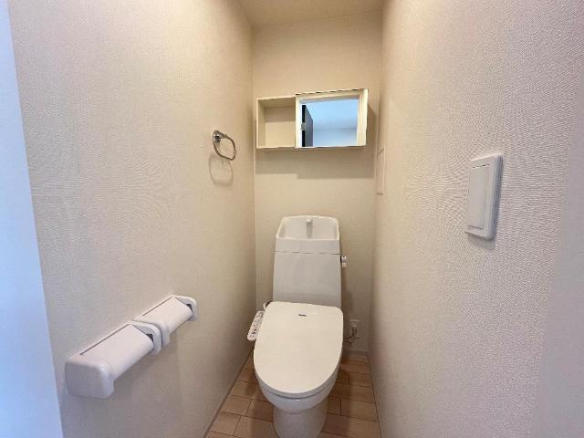 ロータスコートⅡのトイレ|シャワー付トイレ