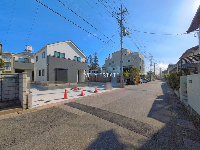 草加市稲荷4丁目 新築分譲住宅 全2棟 B号棟の前面道路含む現地写真
