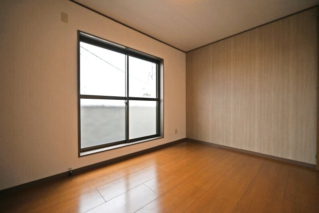 西宮市松並町中古戸建｜3K+駐輪の洋室|-洋室6帖(2F)-