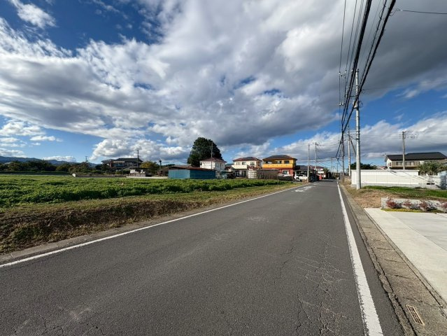 坂戸市成願寺　建築条件なし売地　東武東上線『坂戸駅』バス15分　【大家小学区】の前面道路含む現地写真