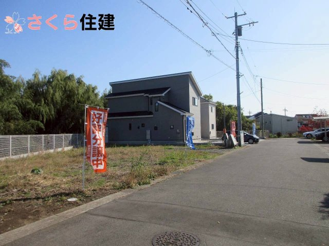 いろどりアイタウン宇都宮市岩曽町　１号棟の前面道路含む現地写真|駐車場は2台駐車可能◎