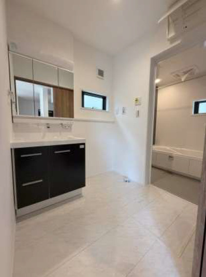 新座市片山2丁目　堂々完成　LDK20帖　限定1棟の独立洗面台