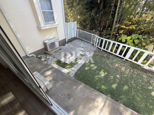 横浜市神奈川区三ツ沢上町のテラスの庭