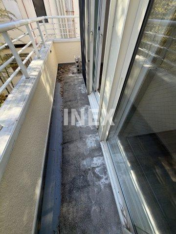 横浜市神奈川区三ツ沢上町のテラスのバルコニー
