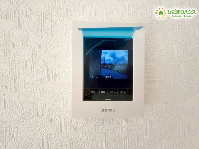 寄居町赤浜　第6　新築一戸建て　クレイドルガーデン　02の防犯設備|来客の顔を室内からしっかりと確認できるテレビモニター付きインターホンです。
留守中の録画機能も備わっているため、訪問者がひと目でわかり、お子様の留守番時や防犯面でも非常に高い安心感があります!