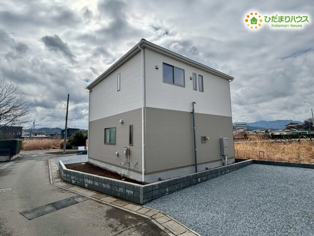 寄居町赤浜　第6　新築一戸建て　クレイドルガーデン　02の外観|周囲に高い建物が少ないため、心地よい陽射しがしっかりと差し込む設計です★
四角いシンプルなフォルムは飽きがこず、長年にわたって愛着を持って維持できるデザインを誇ります！