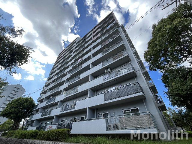 光明池駅前３号棟の外観