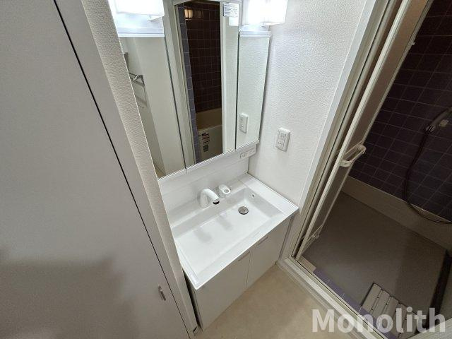 光明池駅前３号棟の独立洗面台