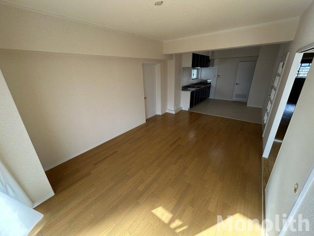 光明池駅前３号棟の居間・リビング