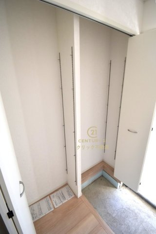 Cradlegarden　 笠間市旭町　第8　1の玄関|たっぷり収納できるシューズボックスで玄関もスッキリ！写真ではまだ可動棚付きです。