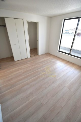 Cradlegarden　 笠間市旭町　第8　1の洋室|フローリングなので重い家具も置けます。カーテンと家具を揃えるなどして、お好みのインテリアを楽しむことができます。