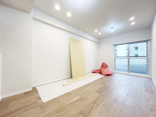 【居間・リビング】 | オリエンタルグリーンコーポラス | ゆったりと過ごせるよう機能的にデザインされたLD（リビング・ダイニング）の様子。その明るさや奥行きを感じてください。～即日のご見学可能～　お問合せはお気軽にどうぞ。