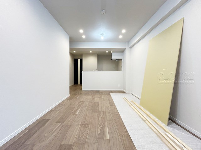 【居間・リビング】 | オリエンタルグリーンコーポラス | くつろぎの空間であるLDKの様子。安心してくつろげるよう派手さは控えて、さりとて地味すぎもせず、あなたの生活を彩ってくれます。～即日のご見学可能～　お問合せはお気軽にどうぞ。