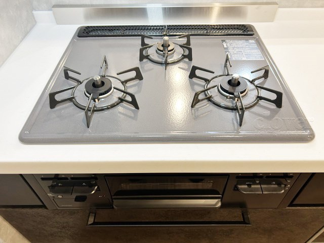 【キッチン】 | オリエンタルグリーンコーポラス | 三口ガスコンロ　グリル付き