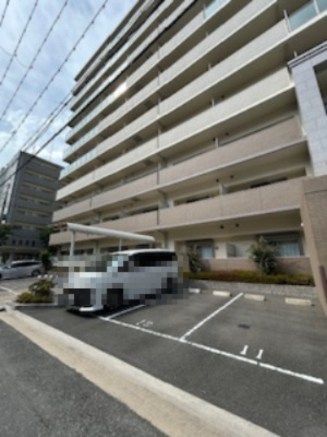 小西マンションの駐車場