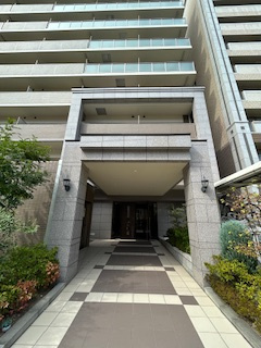 小西マンションのエントランス