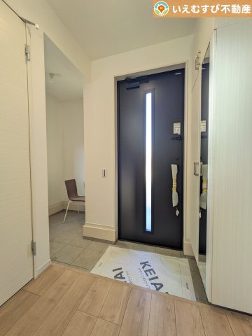 Zut PLUS　比企郡嵐山町15期の玄関|玄関がいつも片づくシューズインクローゼット
たっぷり入る収納設備で玄関がすっきり綺麗に過ごせると快適ですよね♪