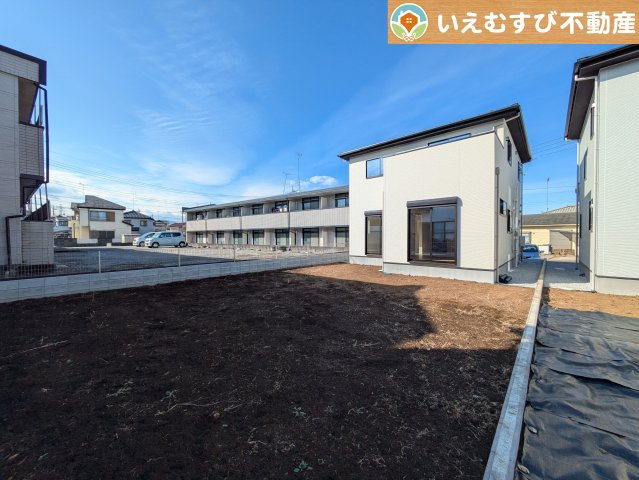 Zut PLUS　比企郡嵐山町15期の庭|ガーデニングが楽しめそう
リビングからお庭が望めるのでガーデニングで緑あふれる景色を作るのも楽しみ♪