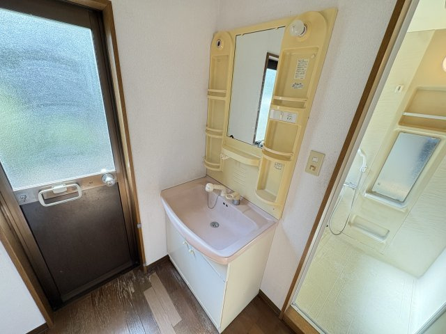 三木市志染町広野４丁目戸建の洗面所