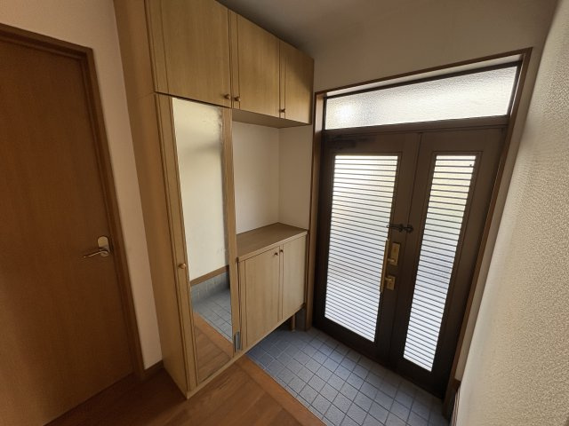 三木市志染町広野４丁目戸建の玄関