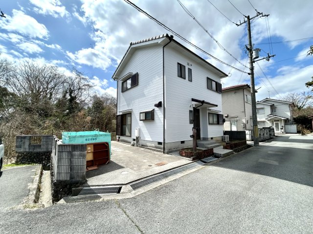 三木市志染町広野４丁目戸建の前面道路含む現地写真
