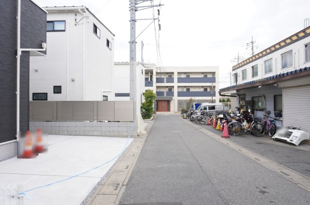 草加市西町 新築分譲住宅の前面道路含む現地写真