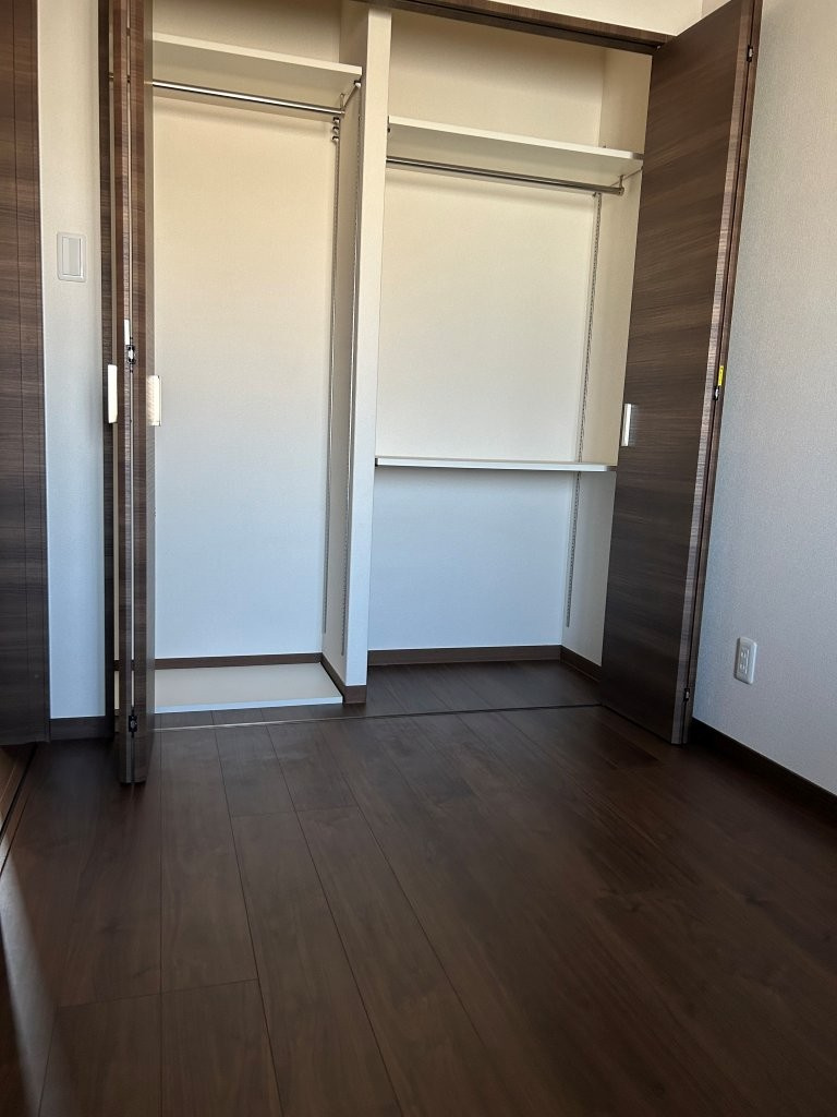 ロイヤルガーデン千舟町の洋室|使い勝手のいい洋室です