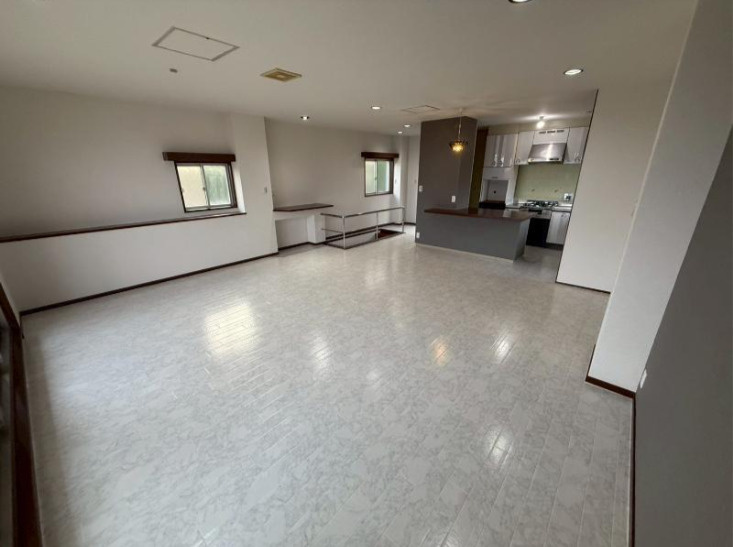 住吉山手4丁目貸家の居間・リビング