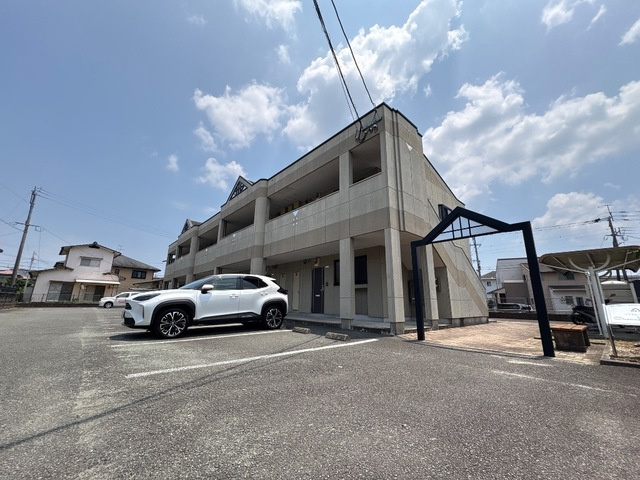 シャルムコートの駐車場